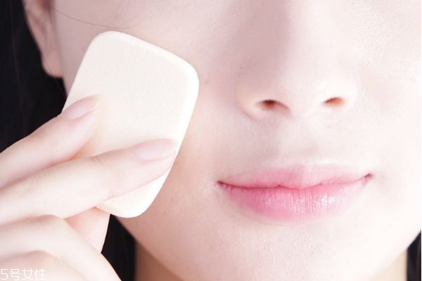 透真粉餅怎么用 透真粉餅適合膚質