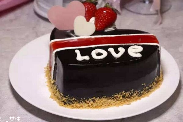 產(chǎn)后月子里過(guò)生日能吃蛋糕嗎 產(chǎn)后月子里過(guò)生日能吃蛋糕嗎