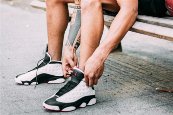 aj11康扣和aj13熊貓哪個(gè)好 兩大爆款配色 aj11康扣和aj13熊貓哪個(gè)好 兩大爆款配色