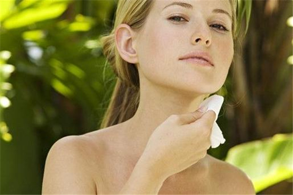 脖子上喜歡長痘痘，是你吃錯東西了