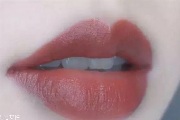 50歲適合涂啥顏色口紅 適合媽媽輩的口紅顏色 50歲適合涂啥顏色口紅 適合媽媽輩的口紅顏色