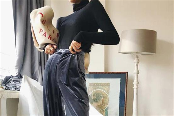 絲絨褲子怎么搭配 春季必備單品 絲絨褲子怎么搭配 春季必備單品