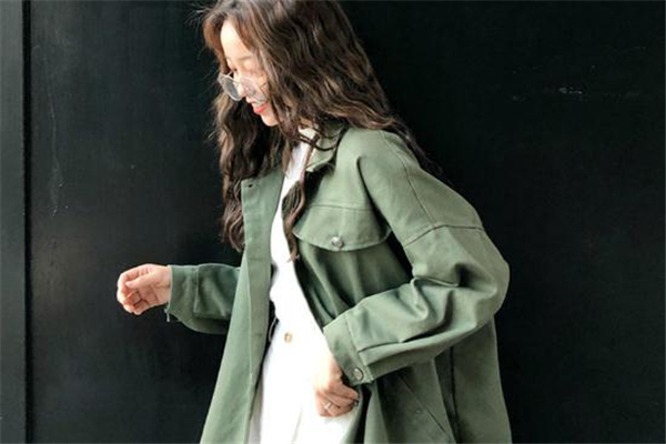 軍綠色外套里面穿什么 內(nèi)搭要選對(duì) 軍綠色外套里面穿什么 內(nèi)搭要選對(duì)