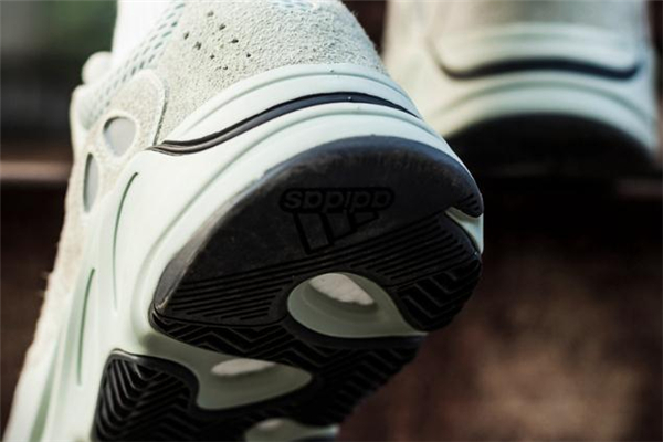 yeezy 700 salt海鹽開箱測評 上腳非常棒 yeezy 700 salt海鹽開箱測評 上腳非常棒