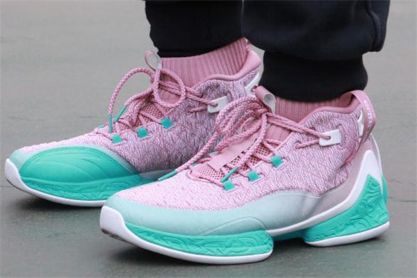 安踏ufo2代異形實(shí)戰(zhàn)測評(píng) 國產(chǎn)球鞋良心之作