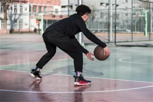 adidas dame 5測評(píng) 利拉德5測評(píng)報(bào)告