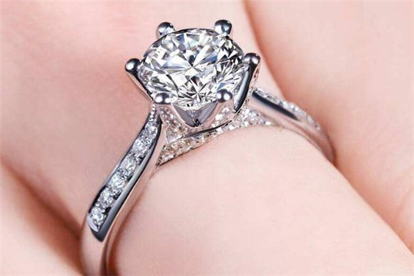 鉆戒扭臂和直臂哪個(gè)更好 根據(jù)手型來選