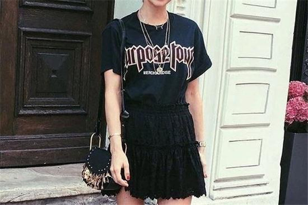 黑色t恤適合什么人穿 萬(wàn)能百搭款