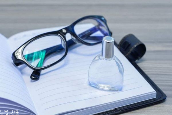 眼藥水可以去痘痘嗎 眼藥水消炎嗎對(duì)痘痘 眼藥水可以去痘痘嗎 眼藥水消炎嗎對(duì)痘痘