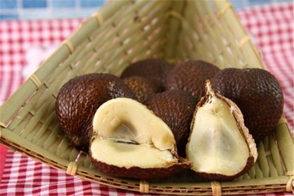 蛇皮果里面是什么顏色 正常顏色是這樣 蛇皮果里面是什么顏色 正常顏色是這樣