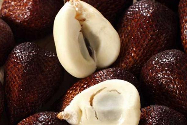 蛇皮果里面長什么樣 果肉很鮮嫩 蛇皮果里面長什么樣 果肉很鮮嫩