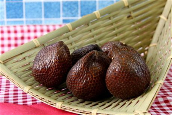 蛇皮果里面長什么樣 果肉很鮮嫩 蛇皮果里面長什么樣 果肉很鮮嫩