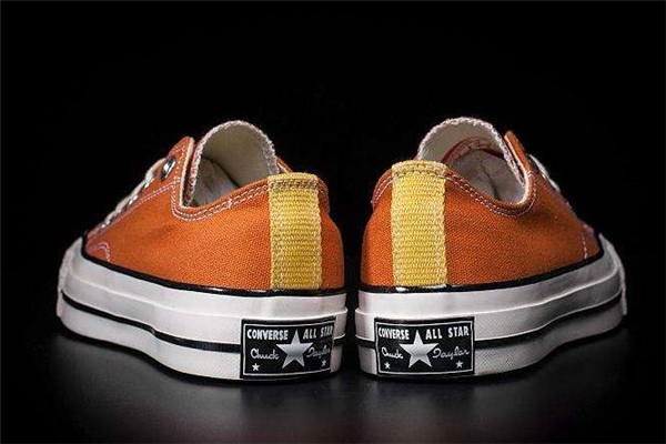 匡威黑標(biāo)和三星標(biāo)哪個(gè)貴 兩者區(qū)別大了 匡威黑標(biāo)和三星標(biāo)哪個(gè)貴 兩者區(qū)別大了