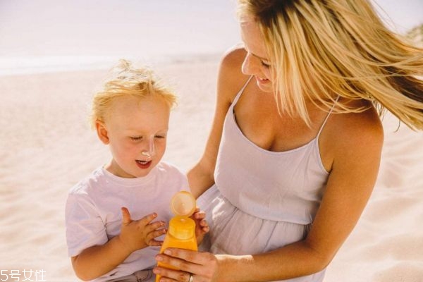 兒童防曬霜涂多少 安全好用的兒童防曬霜 兒童防曬霜涂多少 安全好用的兒童防曬霜