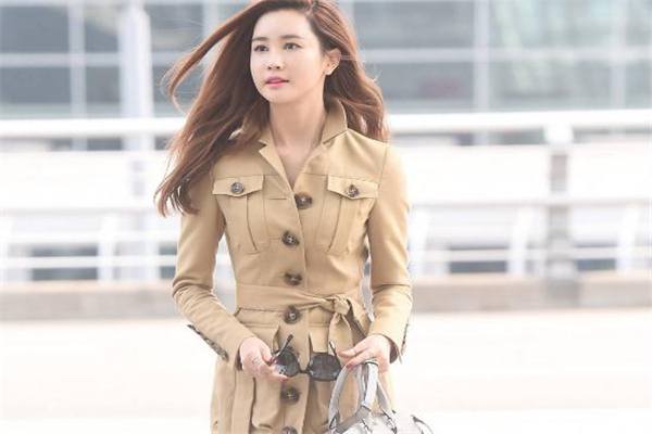 微笑唇整形怎么做的 切開埋線法