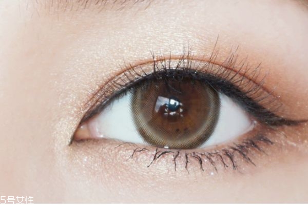 春夏浪漫約會(huì)妝教程 春夏清透日常眼妝教程 春夏浪漫約會(huì)妝教程 春夏清透日常眼妝教程