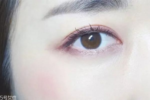 粉紫色眼妝怎么畫(huà) 粉色和紫色眼影的畫(huà)法 粉紫色眼妝怎么畫(huà) 粉色和紫色眼影的畫(huà)法