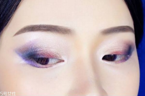藍(lán)紫色眼影畫法 藍(lán)紫色日常眼影畫法 藍(lán)紫色眼影畫法 藍(lán)紫色日常眼影畫法