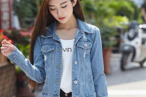 牛仔外套可以用洗衣機(jī)洗嗎 與淺色衣物分開(kāi) 牛仔外套可以用洗衣機(jī)洗嗎 與淺色衣物分開(kāi)