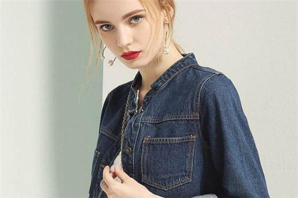 牛仔外套扣子掉了怎么辦 找裁縫修補(bǔ) 牛仔外套扣子掉了怎么辦 找裁縫修補(bǔ)