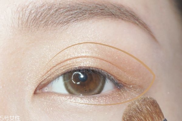 春夏浪漫約會(huì)妝教程 春夏清透日常眼妝教程 春夏浪漫約會(huì)妝教程 春夏清透日常眼妝教程