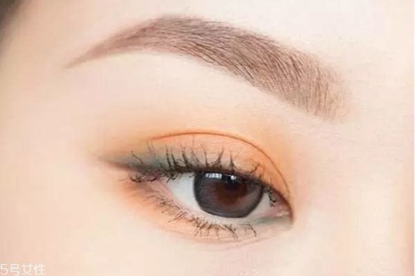 春夏浪漫約會(huì)妝教程 春夏清透日常眼妝教程 春夏浪漫約會(huì)妝教程 春夏清透日常眼妝教程