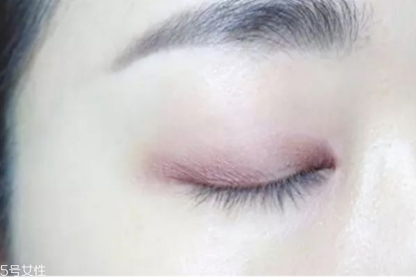 粉紫色眼妝怎么畫(huà) 粉色和紫色眼影的畫(huà)法 粉紫色眼妝怎么畫(huà) 粉色和紫色眼影的畫(huà)法