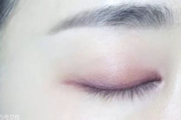 粉紫色眼妝怎么畫(huà) 粉色和紫色眼影的畫(huà)法 粉紫色眼妝怎么畫(huà) 粉色和紫色眼影的畫(huà)法