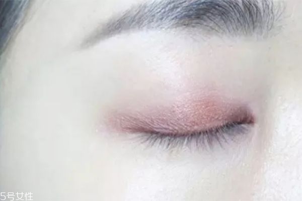 粉紫色眼妝怎么畫(huà) 粉色和紫色眼影的畫(huà)法 粉紫色眼妝怎么畫(huà) 粉色和紫色眼影的畫(huà)法