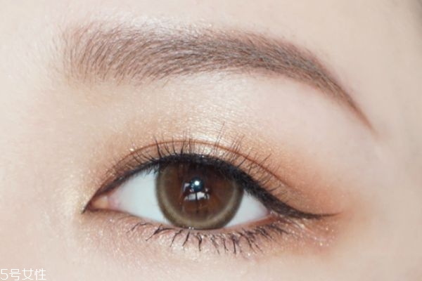 春夏浪漫約會(huì)妝教程 春夏清透日常眼妝教程 春夏浪漫約會(huì)妝教程 春夏清透日常眼妝教程