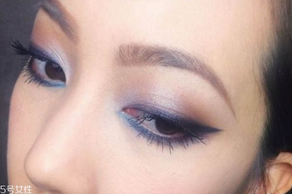 藍(lán)紫色眼影畫法 藍(lán)紫色日常眼影畫法 藍(lán)紫色眼影畫法 藍(lán)紫色日常眼影畫法