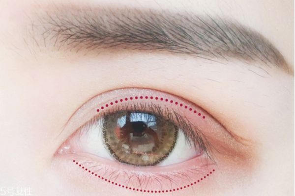 春夏浪漫約會(huì)妝教程 春夏清透日常眼妝教程 春夏浪漫約會(huì)妝教程 春夏清透日常眼妝教程