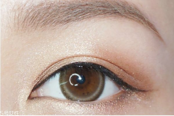 春夏浪漫約會(huì)妝教程 春夏清透日常眼妝教程 春夏浪漫約會(huì)妝教程 春夏清透日常眼妝教程