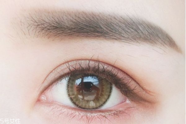 春夏浪漫約會(huì)妝教程 春夏清透日常眼妝教程 春夏浪漫約會(huì)妝教程 春夏清透日常眼妝教程