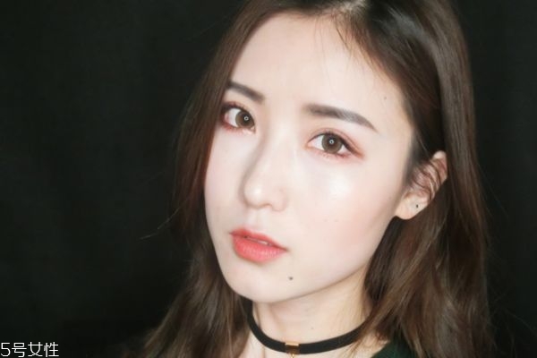 春夏浪漫約會(huì)妝教程 春夏清透日常眼妝教程 春夏浪漫約會(huì)妝教程 春夏清透日常眼妝教程