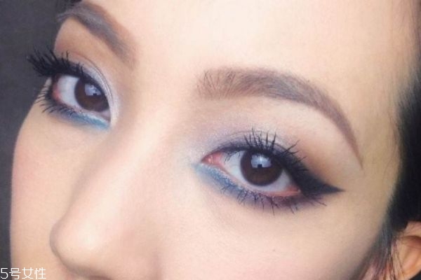 藍(lán)紫色眼影畫法 藍(lán)紫色日常眼影畫法 藍(lán)紫色眼影畫法 藍(lán)紫色日常眼影畫法