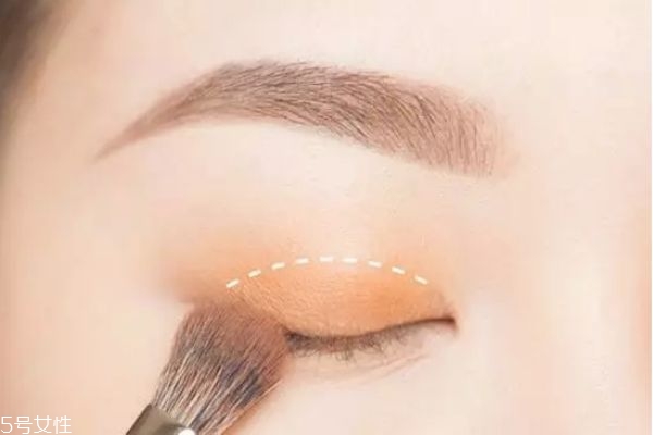 春夏浪漫約會(huì)妝教程 春夏清透日常眼妝教程 春夏浪漫約會(huì)妝教程 春夏清透日常眼妝教程