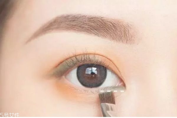 春夏浪漫約會(huì)妝教程 春夏清透日常眼妝教程 春夏浪漫約會(huì)妝教程 春夏清透日常眼妝教程