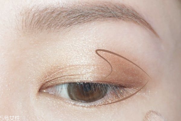 春夏浪漫約會(huì)妝教程 春夏清透日常眼妝教程 春夏浪漫約會(huì)妝教程 春夏清透日常眼妝教程