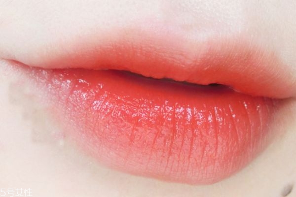 春夏浪漫約會(huì)妝教程 春夏清透日常眼妝教程 春夏浪漫約會(huì)妝教程 春夏清透日常眼妝教程