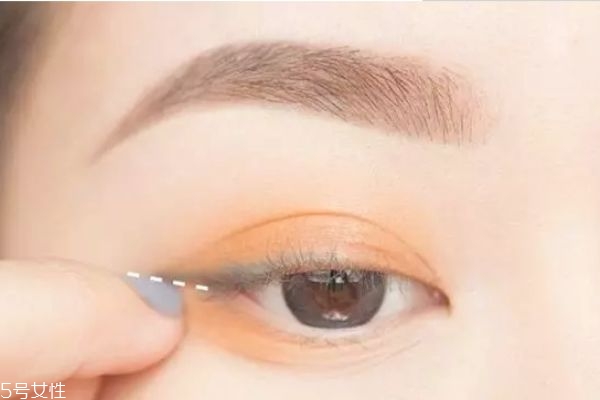 春夏浪漫約會(huì)妝教程 春夏清透日常眼妝教程 春夏浪漫約會(huì)妝教程 春夏清透日常眼妝教程