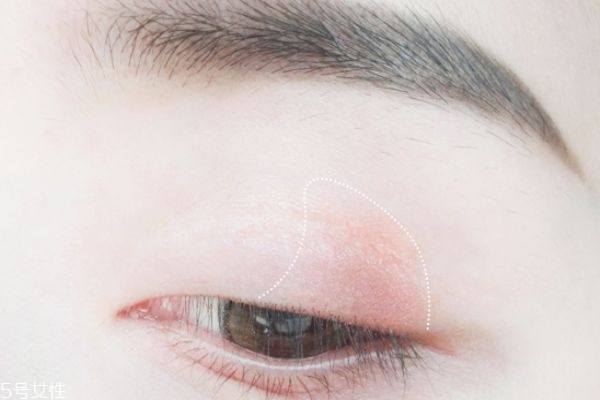 春夏浪漫約會(huì)妝教程 春夏清透日常眼妝教程 春夏浪漫約會(huì)妝教程 春夏清透日常眼妝教程