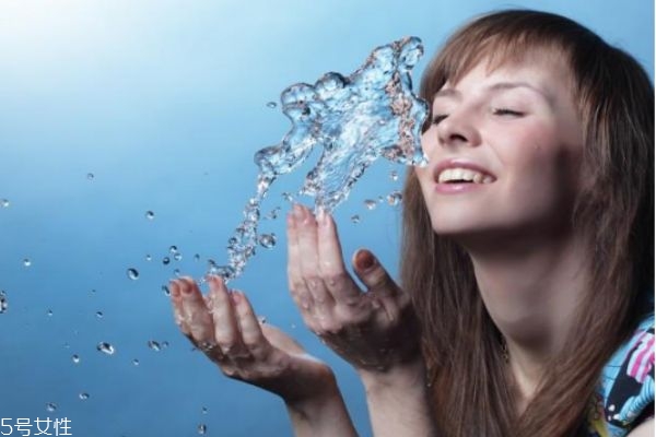 春季護(hù)膚重點(diǎn) 春季護(hù)膚小知識