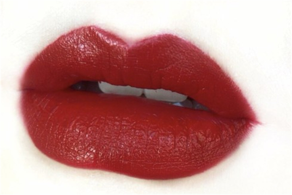 雅詩(shī)蘭黛金管305口紅試色 大熱紅梨色口紅