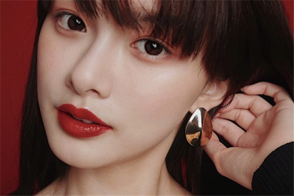 雅詩蘭黛金管305口紅多少錢 升級金管口紅 雅詩蘭黛金管305口紅多少錢 升級金管口紅