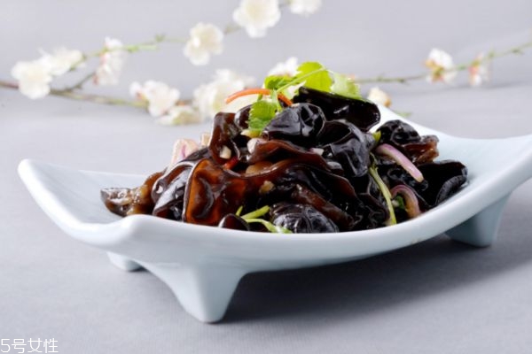 黑木耳的食療功效及其減肥食譜做法 黑木耳的食療功效及其減肥食譜做法