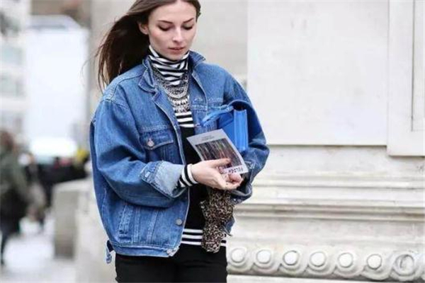 牛仔外套上的油漆怎么洗 用油類(lèi)溶劑