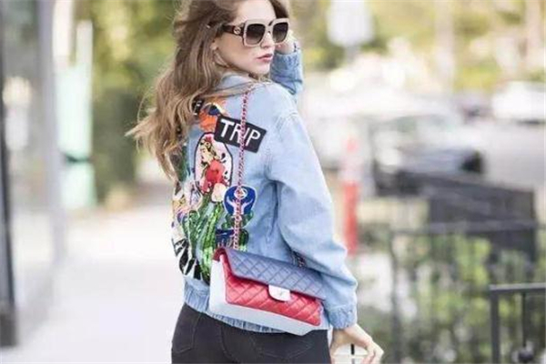 牛仔外套上的油漆怎么洗 用油類(lèi)溶劑