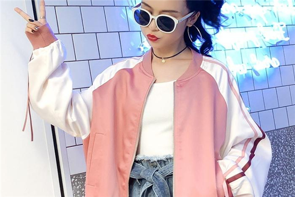 棒球服要買大一碼嗎 看個人搭配 棒球服要買大一碼嗎 看個人搭配