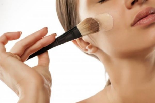 化妝品打開一年還能用嗎 注意化妝品保質(zhì)期 化妝品打開一年還能用嗎 注意化妝品保質(zhì)期